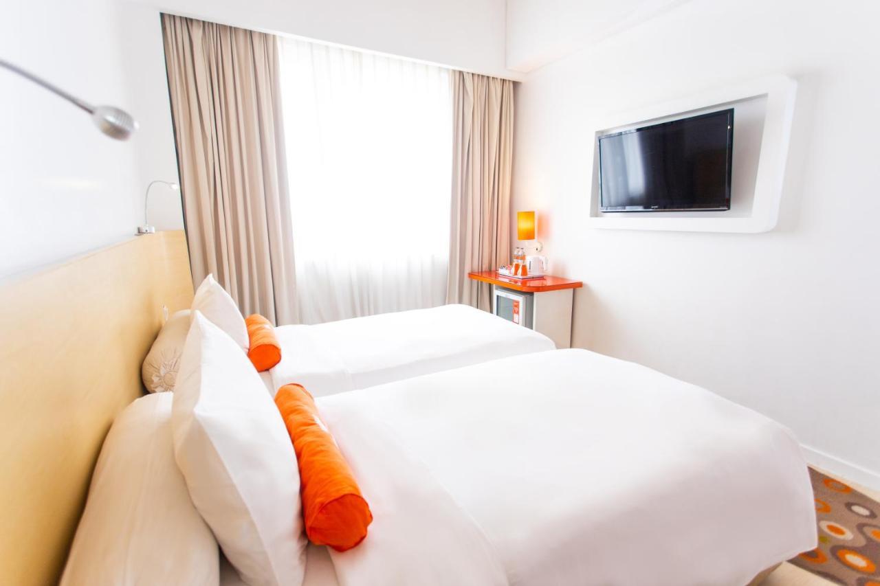 Harris Hotel Pontianak Extérieur photo