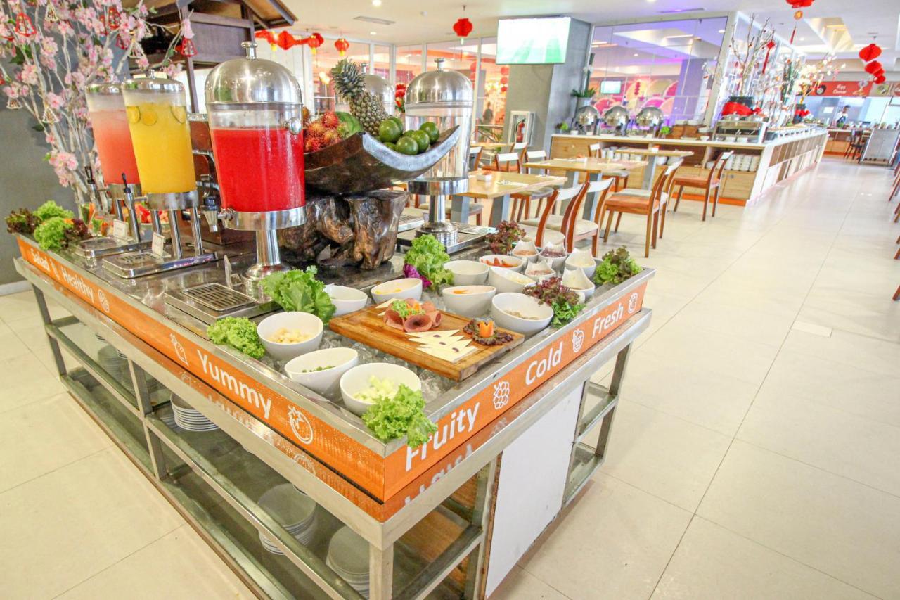 Harris Hotel Pontianak Extérieur photo