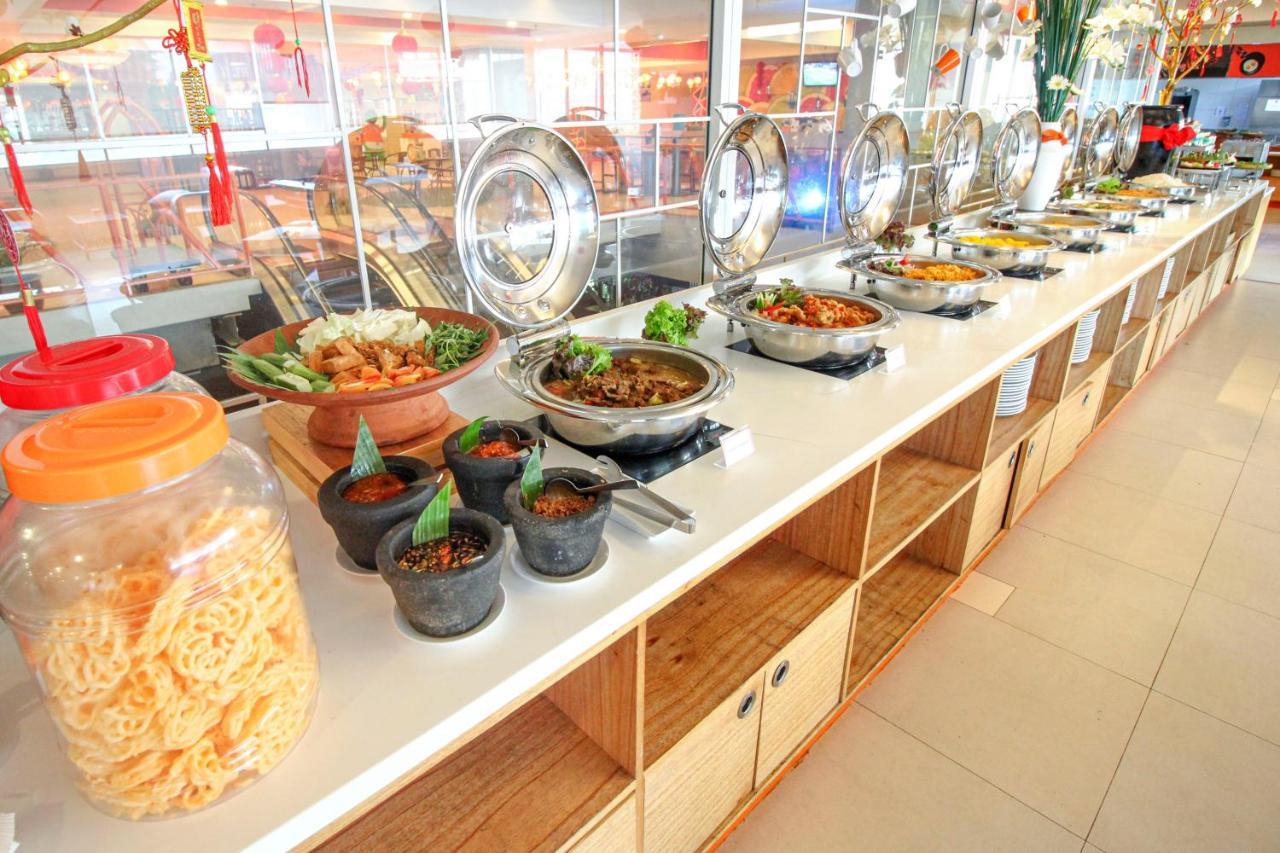 Harris Hotel Pontianak Extérieur photo