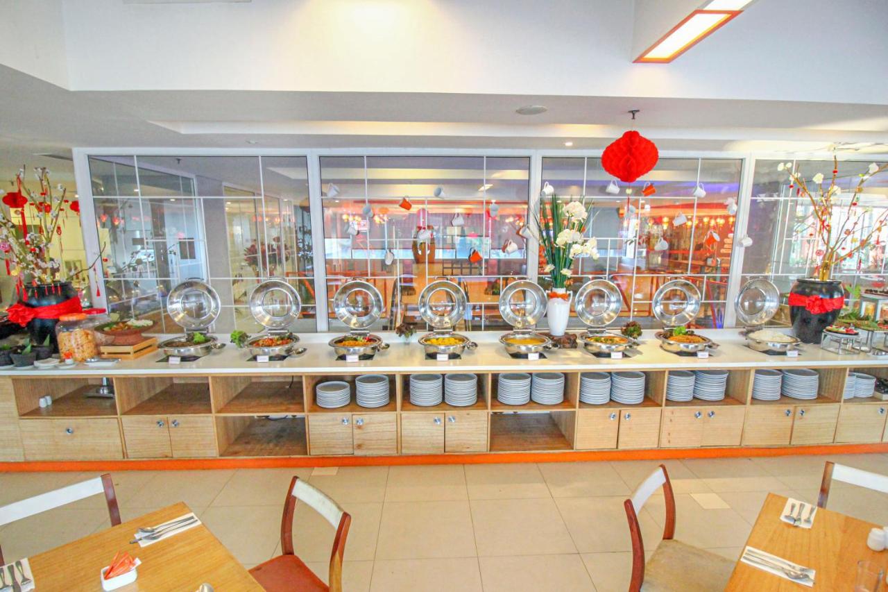 Harris Hotel Pontianak Extérieur photo
